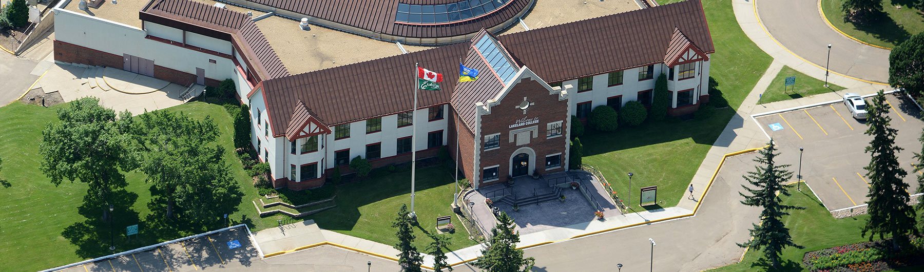 Lakeland College Alumni Hall